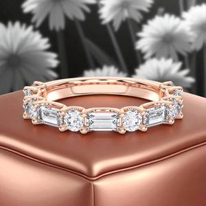 Bague de mariage demi-éternité en or massif avec diamants de laboratoire taille baguette et taille classique, 1,00 carat, pureté E-F/VVS-VS, sertis à griffes - Product Image 5