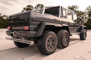 2015 G63 AMG 6x6 Conversión con Ejes Portales Inspeccionados, Interior Designo, V8 Biturbo de 5.5L, ~35,500 Millas - Product Image 2