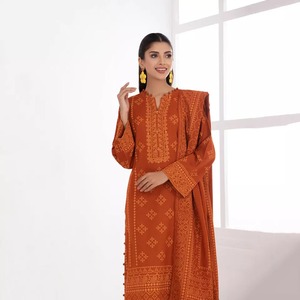 Shalwar Kameez de Seda y Rayón Personalizado de Alta Calidad para Mujer - Diseño Clásico y Elegante - Product Image 2