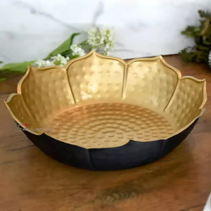 Maison fait à la main indien élégant en laiton Urli Stand décoration poudre noire conçu comme pot de fleur pour une utilisation au sol - Product Image 1