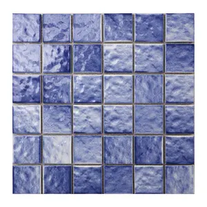 Azulejo de mosaico de vidro para piso de piscina, azulejo de cerâmica com textura de cores misturadas, azul escuro, por atacado