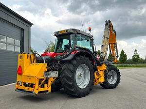 Tracteur agricole à roues motrices Massey Ferguson MF 4707 Série 4WD, composants principaux de l'exploitation agricole, y compris la boîte de vitesses pour l'entraînement du moteur - Product Image 4
