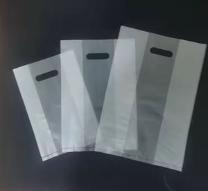 Sacs en plastique personnalisés du Vietnam avec logo sac de t-shirts recyclables avec poignée découpée sacs d'épicerie de promotion commerciale - Product Image 5