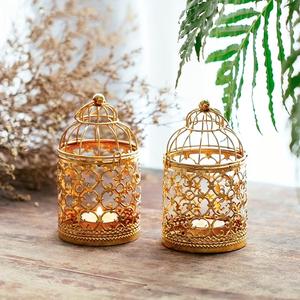 Farol Decorativo de Metal Dorado de Lujo con Diseño de Jaula Abierta, Luz de Vela Ambiental Suave, Perfecto para Decoración Festiva del Hogar - Product Image 5