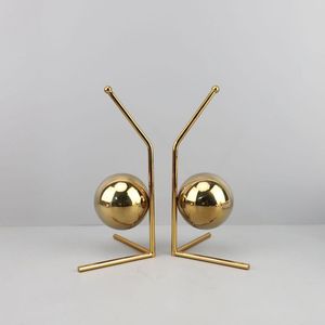 Escultura de metal decorativa de mesa contorneada con movimiento fluido perfecto para agregar una sensación de equilibrio y flujo a cualquier habitación - Product Image 6