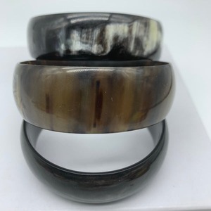 Brazalete de Cuerno de Búfalo de Diseño Personalizado, Brazalete de Moda de Cuerno Natural - Product Image 3