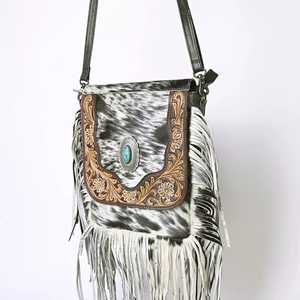 กระเป๋าสะพายหนังวัวโบฮีเมียนวินเทจแบบโบฮีเมียนพร้อมฝาปิดซิปเดียวดีไซน์ดอกไม้คุณภาพสูงสำหรับใช้ในชีวิตประจำวัน - Product Image 1