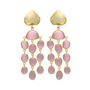 Boucles d'oreilles lustre en quartz rose à la mode, ensemble de boucles d'oreilles dorées en forme de coeur - Product Image 1