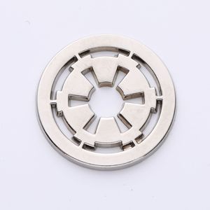 ป้ายโลหะกลมแบบเจาะรูสำหรับเย็บติดเสื้อผ้า ทำจากโลหะผสมสังกะสี - Product Image 4