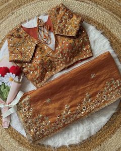 Dernier tissu en soie chiffon lourd et doux avec pallu zari et travail de séquence, bordure en point de croix sur les saris - Product Image 1