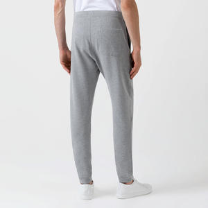 Pantalones de chándal de entrenamiento de gimnasia para hombres con logotipo bordado personalizado Opciones de marca y etiqueta para el rendimiento atlético - Product Image 5