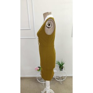 Robe courte en crêpe importé pour femme, décolleté croisé à bretelles, détail boutonné, 35373 - Moutarde - Product Image 6