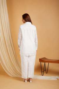 Robe de créateur décontractée OEM ODM pour femmes, couleur blanche, couleur unique, personnalisée grande taille XL, tissu de mousseline de soie à la mode, prix de gros - Product Image 2