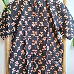 Chemise en coton décontractée pour hommes, imprimé à la main indien, respirant et confortable pour le jardin et la plage. - Product Image 1