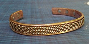 สร้อยข้อมือแม่เหล็กทองแดงและทองเหลืองสําหรับลวดหนา Unisex เครื่องประดับแฟชั่นที่ออกแบบบิดสําหรับของขวัญวันเกิดและวันครบรอบ - Product Image 2