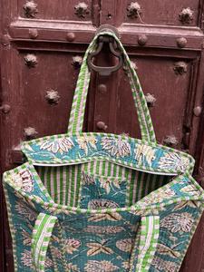 Sacs fourre-tout portables à fermeture éclair en coton matelassé imprimé à la main avec logo personnalisé, sacs de shopping écologiques de haute qualité, printemps - Product Image 4