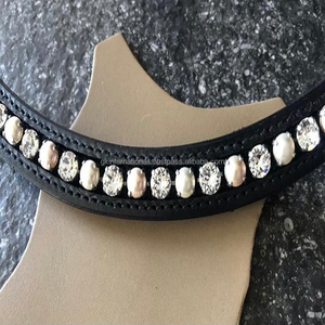 Banda para cejas de caballo de cuero de canal vacío de diseño personalizado hecho a mano de alta calidad con incrustaciones de cristales dorados y perlas banda para cejas ostentosa - Product Image 3