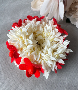 Pulsera Floral Amarilla Estilo Jaipur para Boda con Flores Artificiales de Jazmín y Flores Amarillas, Técnica Ligera de Forma Libre - Product Image 2