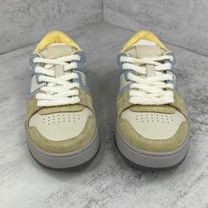 Toutes les saisons sont adaptées à cette paire de chaussures de marche à semelle souple pour hommes, avec lacets réglables, conçues pour les couples. - Product Image 4