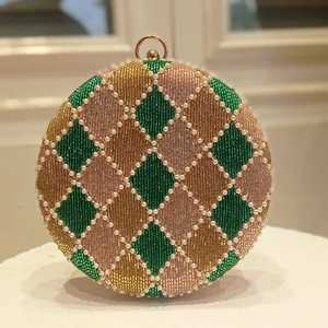 Pochette élégante de forme ronde faite à la main avec décoration de gland de perles de broderie de luxe pour les fêtes de mariage Grandes célébrations - Product Image 4