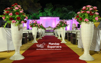 Piliers décoratifs en FRP pour la cérémonie Haldi - Design moderne et simple, couleur et taille personnalisables, décorations pour événements de mariage