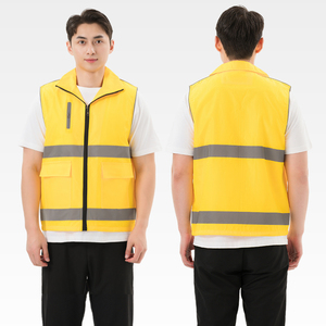 Gilet en polyester de visibilité pour hommes de qualité supérieure avec matériau réfléchissant Veste de sécurité à logo personnalisé pour le bénévolat de printemps Haus Industries - Product Image 3