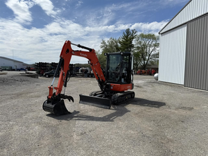 Mini-excavatrice sur chenilles KX033-4 de 3 tonnes avec moteur de 25 CV, hydraulique Eaton, offrant une stabilité et une précision améliorées - Product Image 2