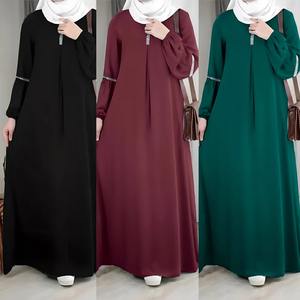 Abaya 2025 de couleur unie pour femmes, robe fermée avec ceinture à nouer à l'intérieur, robe musulmane en polyester - Product Image 1