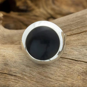 Anillo de Plata de Ley 925 con Ónix Negro Clásico, Hecho a Mano, con Cristal, para Uso Diario, Bodas, Piedra de Nacimiento, con Engaste de Bisel, para Mujer - Product Image 1