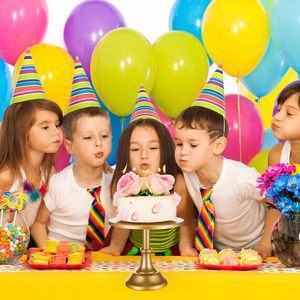 Support à gâteau moderne en métal de qualité export pour événements – Ajout élégant et stylé à votre décoration de célébration – Disponible en gros à la vente - Product Image 5