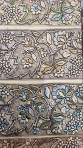 Fait sur mesure pour ajouter du charme à toute création avec de la dentelle brodée Idéal pour la décoration de réservation de ferraille de couture ou des projets de mode personnalisés - Product Image 5