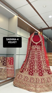 高品質のインド人デザイナー<span class=keywords><strong>Lehenga</strong></span> <span class=keywords><strong>Choli</strong></span>刺繍ワークパーティー付きベルベット生地パキスタンスタイルヘビーガウン
