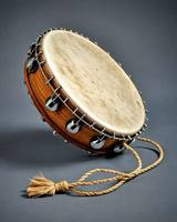Instrumento musical de tambor de alta calidad diseñado para niños principiantes y estudiantes de música que ofrece un gran sonido y fácil jugabilidad