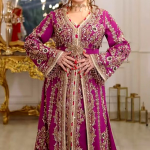 IMPRESIONANTE Y HERMOSO DISEÑO DEL TRABAJO DE BORDADO DE ZARDOZI EN UN VESTIDO CAFTÁN DE BODA CON ESTILO PARA FIESTA Y BODA = 2024 - Product Image 1