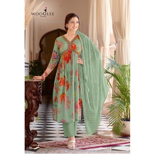 Estilo moderno de moda Chinon Kurti pantalón Dupatta bellamente impreso trabajo pesado más Popular indio paquistaní ropa al por mayor - Product Image 1