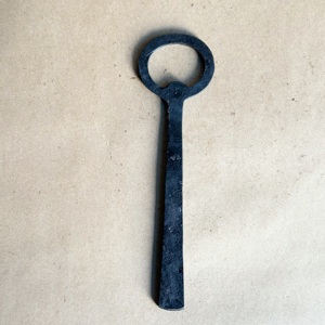 Abridor de Botellas de Hierro Negro Forjado a Mano al por Mayor para el Hogar, Bodas, Restaurantes, Bares, Hoteles, Novedades, Abridor de Botellas de Vino, Cerveza y Frascos - Product Image 1