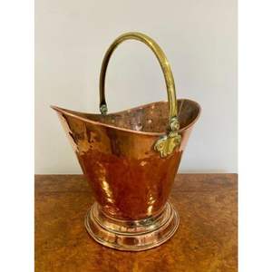 Cubo de carbón de cobre curvo con apariencia vintage y diseño robusto adecuado para usar como almacenamiento de hogar o acento decorativo - Product Image 3