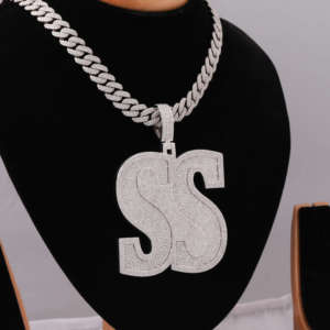 Pendentif personnalisé en argent sterling 925 entièrement serti de diamants Moissanite pour homme - Cadeau de fiançailles, de mariage et de fête - Product Image 3