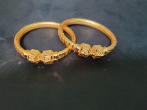 Bracelets de vente en gros avec bracelets tendance de forme ronde plaqués or 22CT à vendre par les exportateurs indiens - Product Image 4