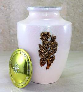 ประติมากรรมไม้ทำสีด้วยมือโกศโลหะสำหรับผู้ใหญ่โกศใส่ขี้เถ้าสำหรับงานศพผู้ผลิตอินเดีย - Product Image 4