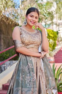 LANCEMENT DU NOUVEAU FESTIVE WEAR LEHENGA CHOLI AVEC TISSU DUPATTA MASLIN SARTIN AVEC IMPRESSION NUMÉRIQUE ET BRODERIE - Product Image 2