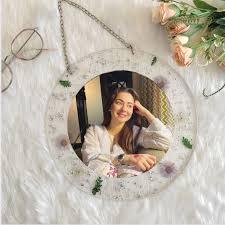 Marco de fotos de resina hecho a mano de alta calidad con diseño floral para la decoración del hogar a precio mayorista por HF CRAFTS - Product Image 6