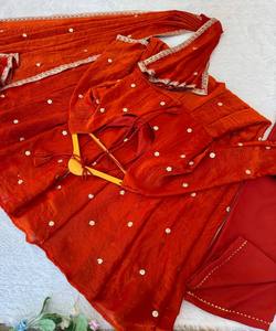 Vestido de Diseñador Fendi con Bordado de Lentejuelas Satinadas Rambo, Parte Inferior de Dupatta, Ropa de Boda, Multicolor, Algodón, EN STOCK, Prenda Étnica - Product Image 2