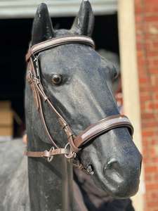 Brida de cuero de cristal sin punta cruzada con liquidación de cristal FABRICANTE de brida de caballo de cuero genuino de alta calidad - Product Image 5