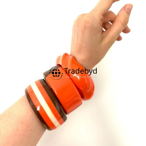 กำไลเรซิ่นออกแบบสำหรับงานแต่งงานและเทศกาลเครื่องประดับจัดแต่งทรงผมโดย tradebyd - Product Image 1