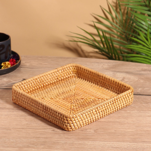 Plateau de rangement carré en rotin fait à la main / Organisateur en osier tissé décoratif pour bureau, meuble de salle de bain et accessoires de maison - Product Image 1