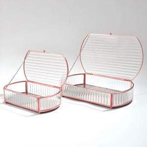 Boîte de rangement de bijoux en verre avec cadre en métal doré et or rose pour bijoux de femme - Product Image 3