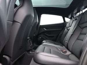 2025 T-AYCAN 4 SEDAN AWD Faible kilométrage Moteur en excellent état Éclairage LED Prêt à être expédié - Product Image 3
