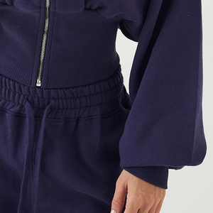 Sweat à capuche d'hiver pour femmes Léger mais chaud Vêtement de détente Design court avec fermeture éclair en métal / Design de haute qualité pour femmes - Product Image 4