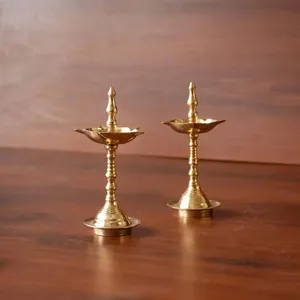 Diya Deepak de Latón Puro Hecho a Mano de Alta Demanda para Diwali, Pooja, Templos y Ceremonias Religiosas, Disponible para Suministro al por Mayor - Product Image 5